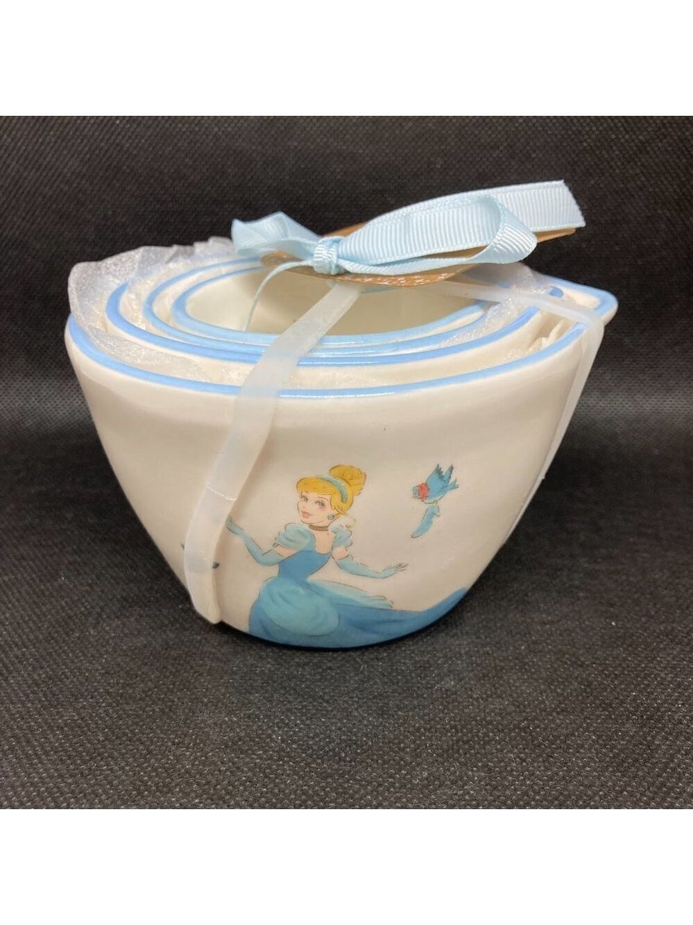 Brand new! Rae Dunn Cinderella measuring cups